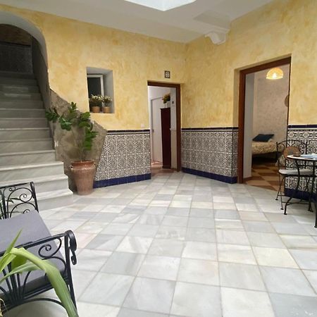 Patio Andalusi Junto A La Vina Lejlighed Cádiz Eksteriør billede